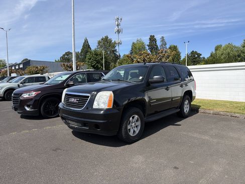Used 2011 GMC Yukon SLE AWD/4WD image 1