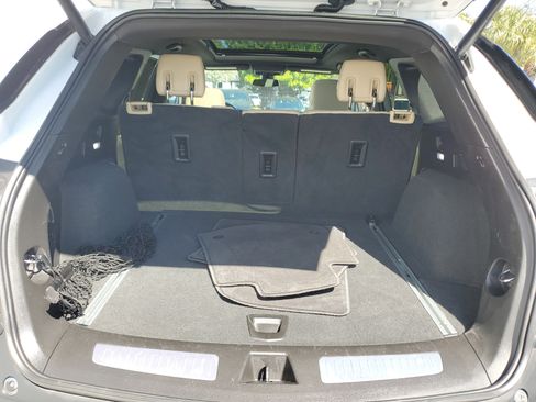 Used 2018 Cadillac XT5 Luxury w/ Driver Awareness Package image 9