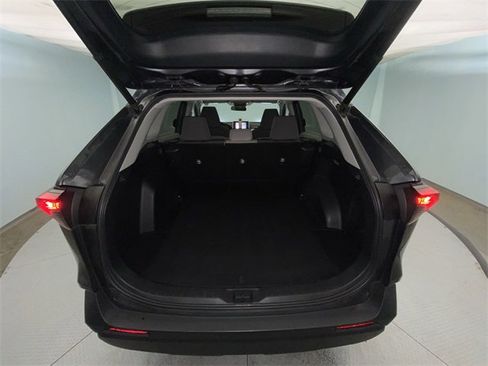 Used 2020 Toyota RAV4 XLE w/ Convenience Package image 24