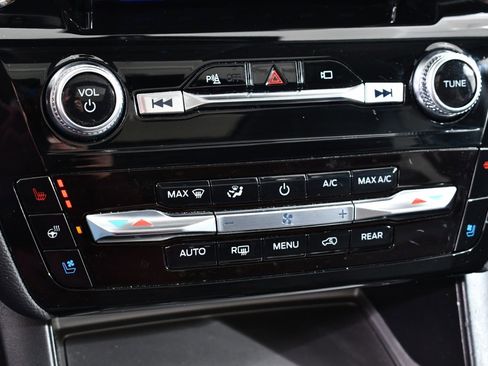 Used 2023 Ford Explorer Limited w/ Limited Technology Package image 31