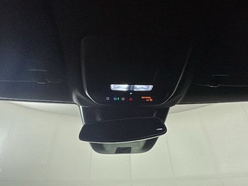 Used 2025 Chevrolet Equinox EV LT FWD image 30
