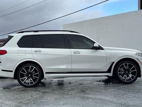 Used 2022 BMW X7 xDrive40i w/ M Sport Package image 3