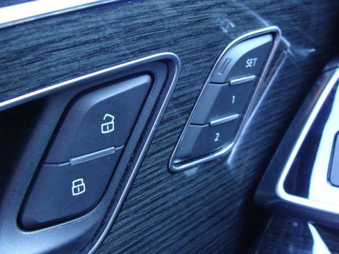 Used 2019 Audi Q8 Premium w/ Convenience Package image 32