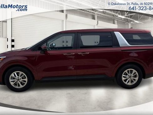 Used 2023 Kia Carnival LX FWD image 6