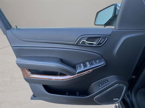 Used 2018 Chevrolet Suburban Premier image 23