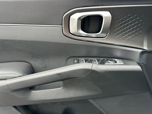 Used 2025 Kia Sorento EX image 10