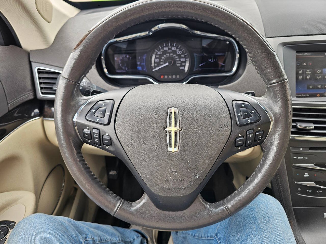 Used 2013 Lincoln MKT AWD image 20
