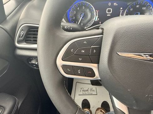 Used 2025 Chrysler Pacifica Select FWD image 21
