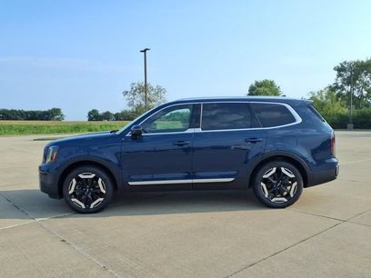 Used 2024 Kia Telluride EX w/ EX Captain's Chair Package