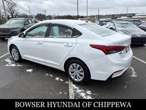 Used 2022 Hyundai Accent SE image 3
