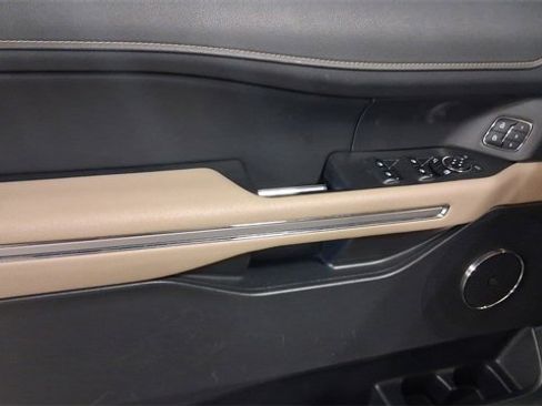 Used 2024 Ford Expedition Limited image 25
