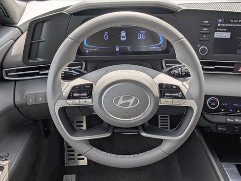 Used 2025 Hyundai Elantra Sport image 12