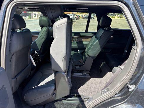 Used 2023 Land Rover Range Rover Long Wheelbase SE AWD/4WD image 24