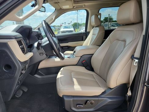 Used 2024 Ford Expedition Limited RWD image 3