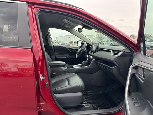 Used 2020 Toyota RAV4 LE w/ All Weather Liner Package image 40