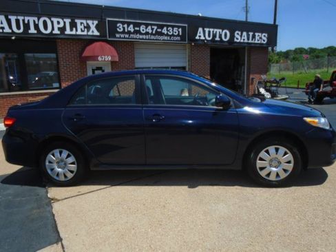 Used 2011 Toyota Corolla LE FWD image 2