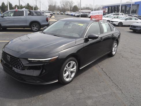Certified 2025 Honda Accord LX image 3