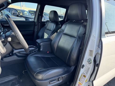 Used 2020 Toyota Tacoma TRD Off-Road image 25