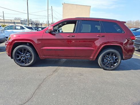 Used 2019 Jeep Grand Cherokee Altitude image 2
