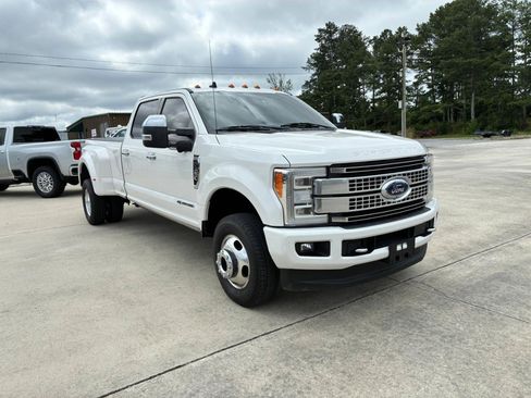 Used 2019 Ford F350 Platinum w/ Platinum Ultimate Package AWD/4WD image 4
