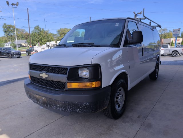 Used 2011 Chevrolet Express 2500 RWD image 3