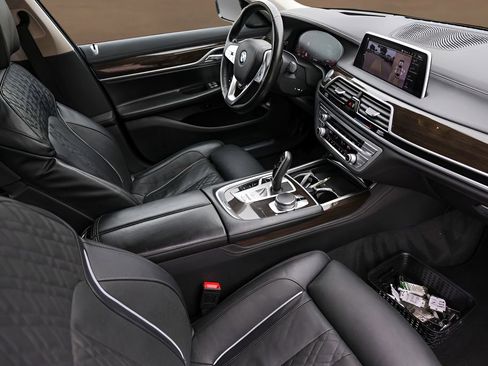 Used 2020 BMW 740i RWD image 33