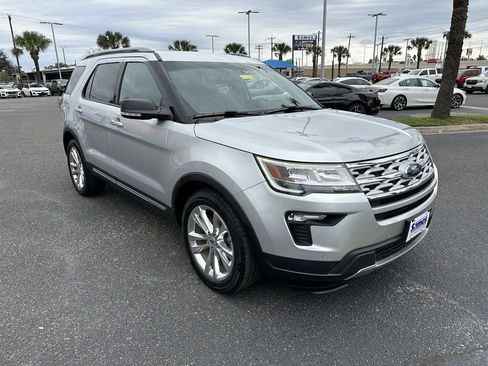 Used 2019 Ford Explorer XLT w/ Equipment Group 202A image 8