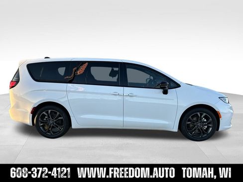 New 2026 Chrysler Pacifica Select FWD image 9