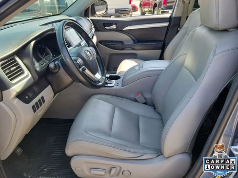 Used 2017 Toyota Highlander XLE FWD image 18