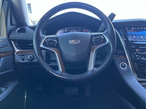 Used 2018 Cadillac Escalade Luxury AWD/4WD image 14