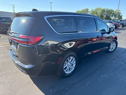 Used 2026 Chrysler Pacifica Select