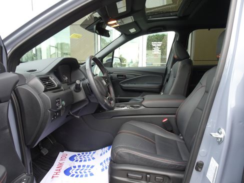 Used 2025 Honda Passport TrailSport image 9