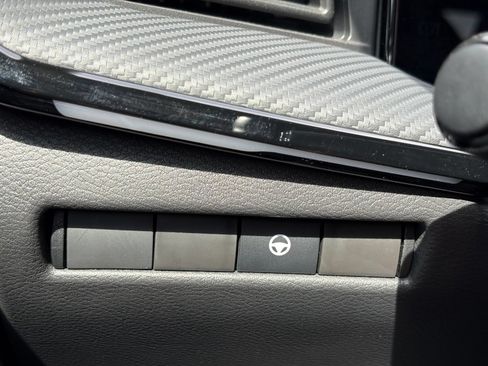 Used 2025 Nissan Kicks SR AWD/4WD image 17