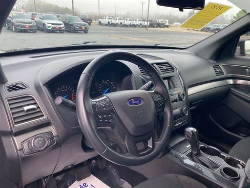 Used 2019 Ford Explorer XLT image 13