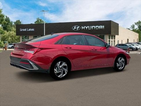 New 2025 Hyundai Elantra SEL image 9
