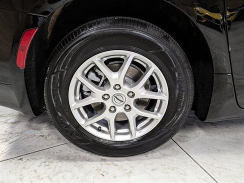 Used 2025 Chrysler Pacifica Select FWD image 13