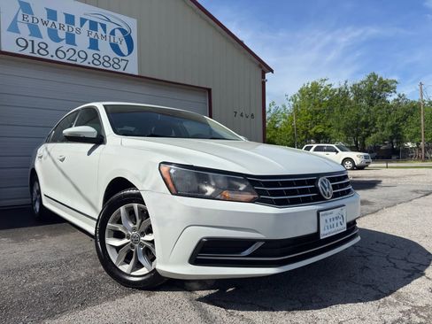 Used 2017 Volkswagen Passat 1.8T S image 1