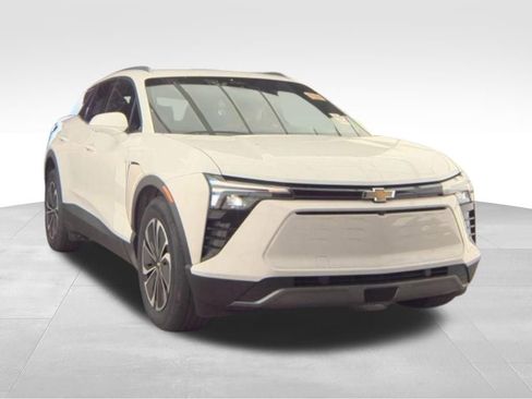 Used 2024 Chevrolet Blazer EV LT AWD/4WD image 3