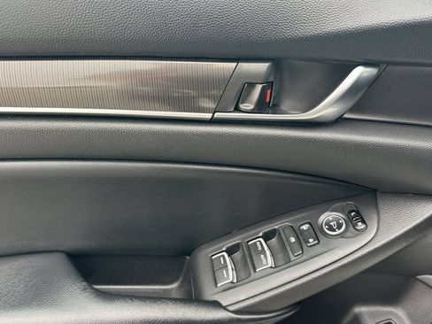 Used 2018 Honda Accord Sport image 10