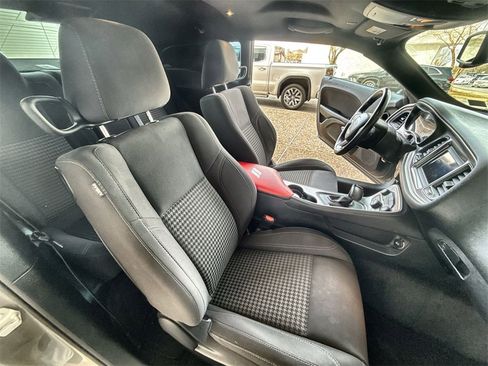 Used 2019 Dodge Challenger SXT w/ Blacktop Package image 25