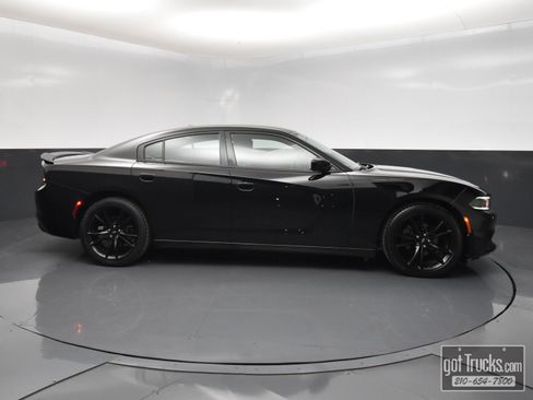 Used 2018 Dodge Charger SXT w/ Blacktop Package RWD image 48