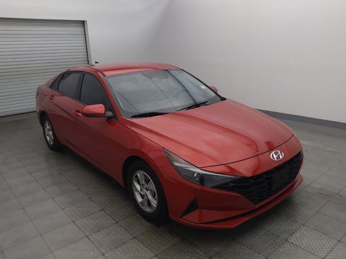 Used 2021 Hyundai Elantra SE FWD image 13