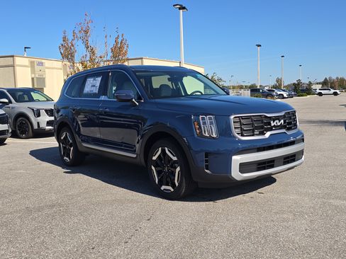 New 2025 Kia Telluride S image 2