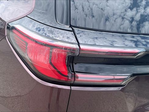 Used 2025 GMC Acadia Elevation FWD image 28