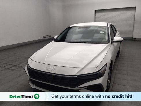 Used 2025 Hyundai Elantra SE FWD image 1