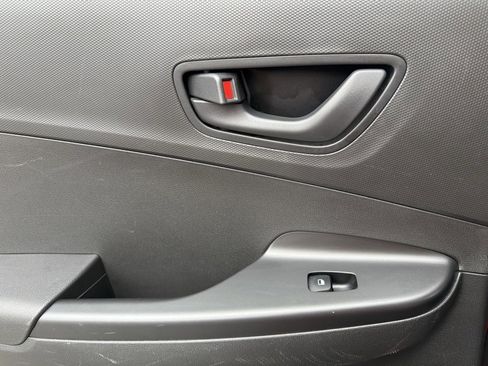 Used 2019 Hyundai Kona SE image 29