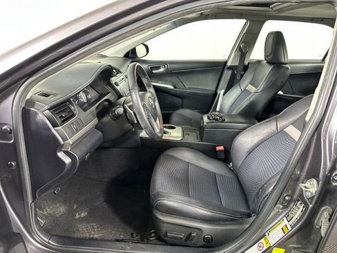 Used 2014 Toyota Camry SE image 11