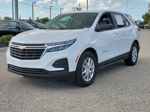 Used 2023 Chevrolet Equinox LS w/ LS Convenience Package FWD image 3