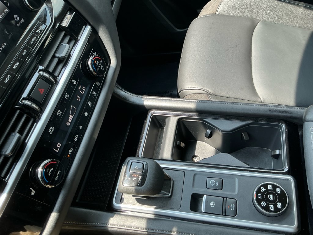 Used 2025 Nissan Pathfinder SL AWD/4WD image 28