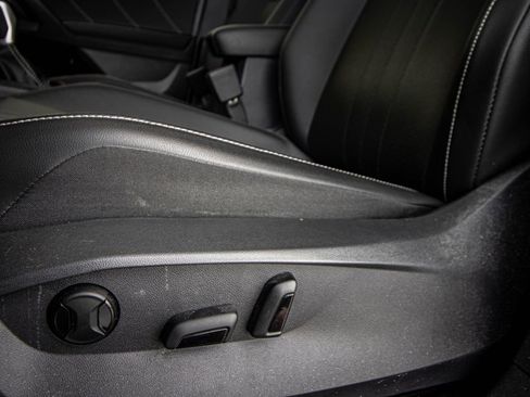 Used 2023 Volkswagen Tiguan SE image 22